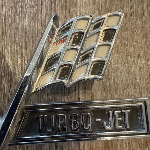 Chevrolet 396 Turbo-Jet Fender Emblem Vintage - Picture 3 of 10